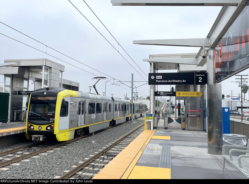 K Line train heading south and about to end its run at Westchester/Veterans Sta